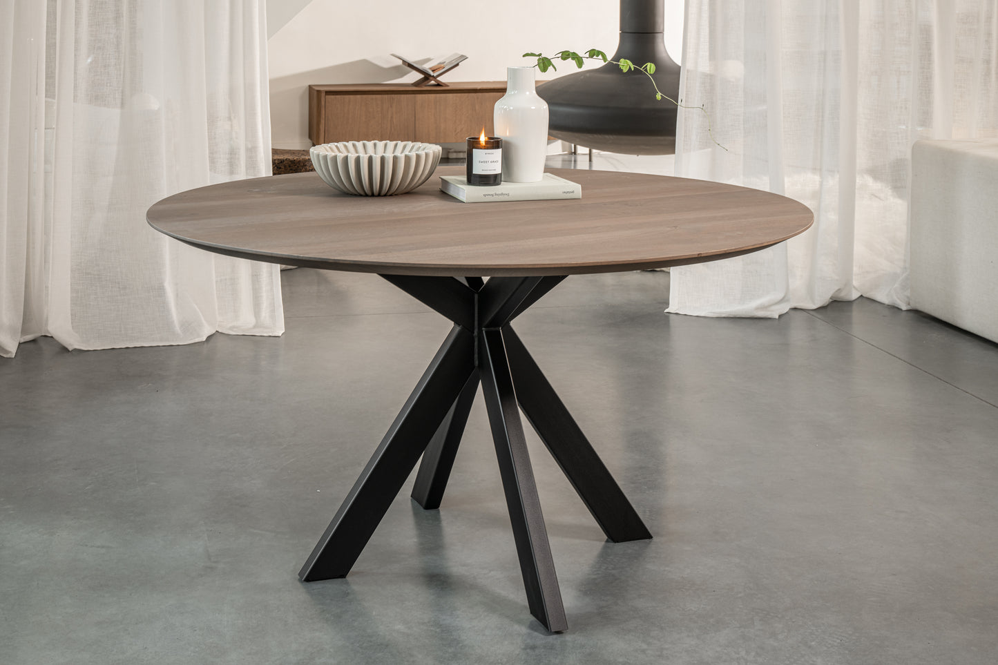 EETTAFEL JOOST ROND MASSIEF EIKENHOUT